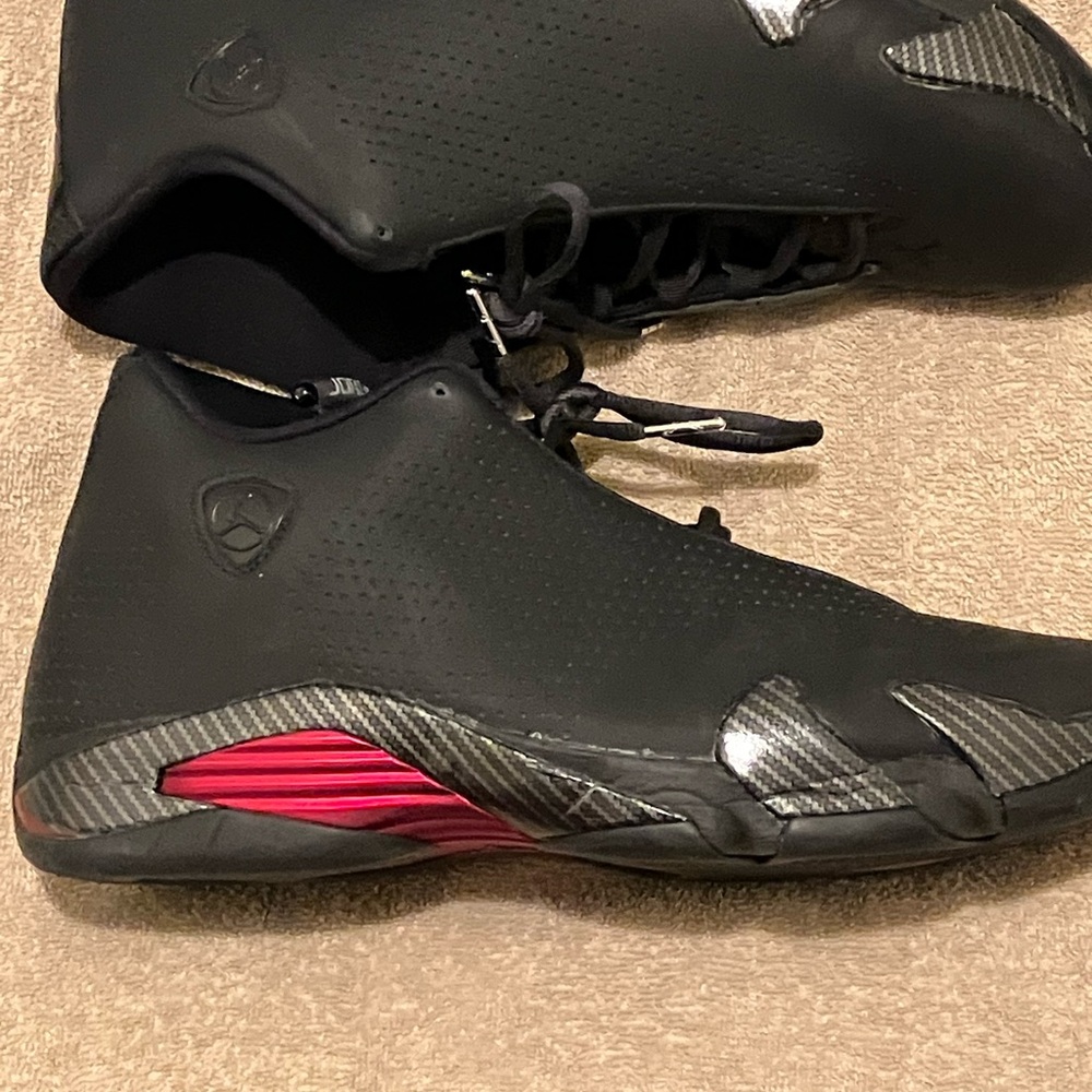 Jordan Men's Black and Red Sneakers - Picture 2 of 6